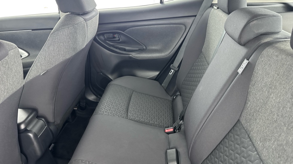 Toyota Yaris Cross 1.5 Hybrid Icon 5dr CVT Hybrid Estate - Image 15