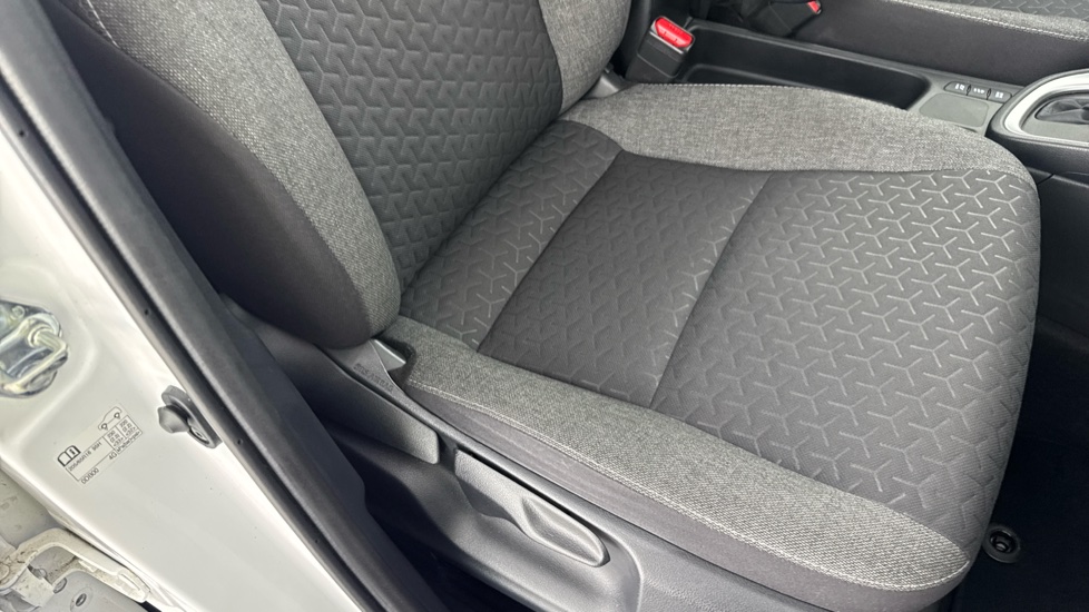 Toyota Yaris Cross 1.5 Hybrid Icon 5dr CVT Hybrid Estate - Image 17