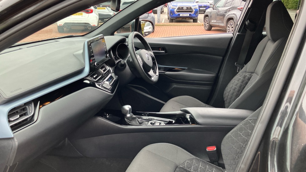 Toyota C-HR 2.0 Hybrid Design 5dr CVT Hybrid Hatchback - Image 5