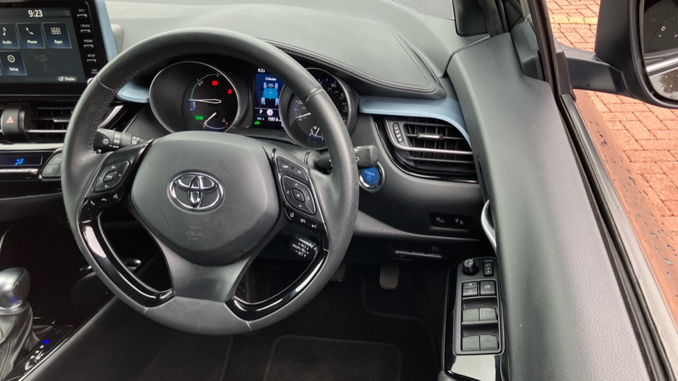 Toyota C-HR 2.0 Hybrid Design 5dr CVT Hybrid Hatchback - Image 10