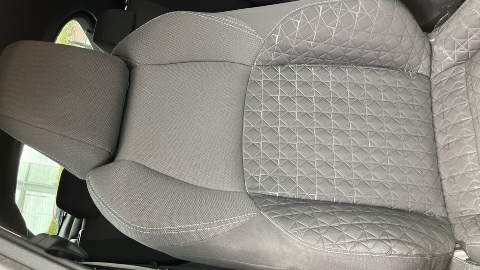 Toyota C-HR 2.0 Hybrid Design 5dr CVT Hybrid Hatchback - Image 14