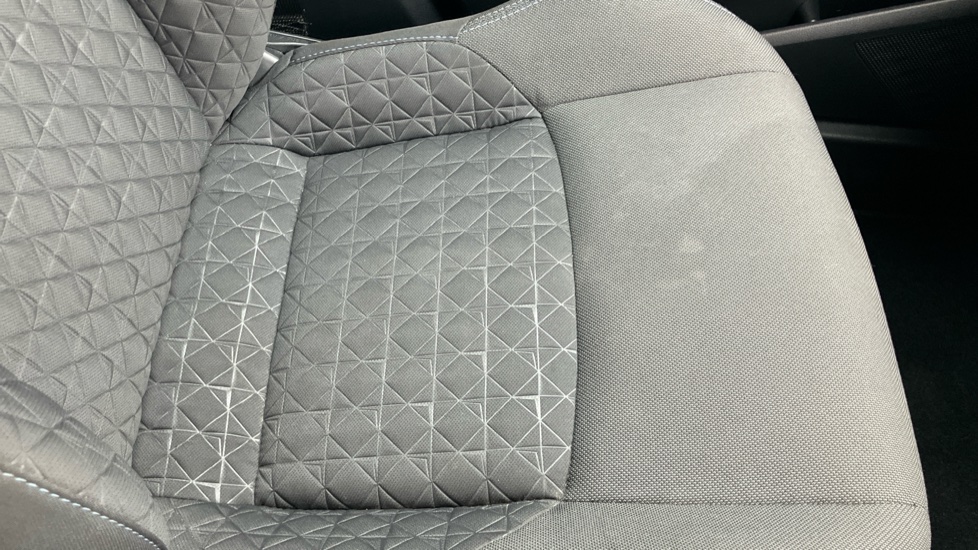 Toyota C-HR 2.0 Hybrid Design 5dr CVT Hybrid Hatchback - Image 17