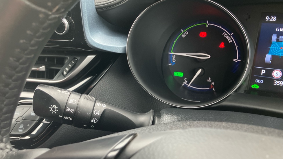 Toyota C-HR 2.0 Hybrid Design 5dr CVT Hybrid Hatchback - Image 31