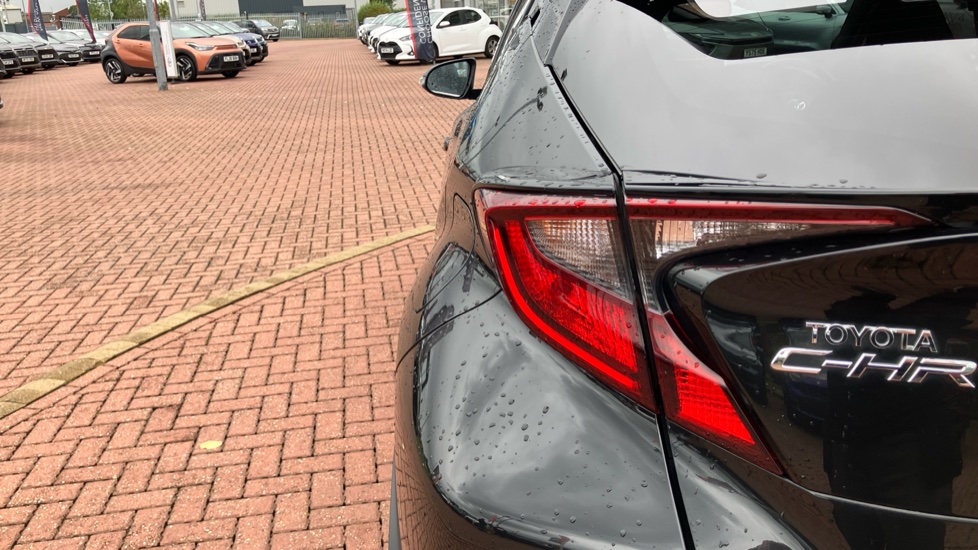 Toyota C-HR 2.0 Hybrid Design 5dr CVT Hybrid Hatchback - Image 35