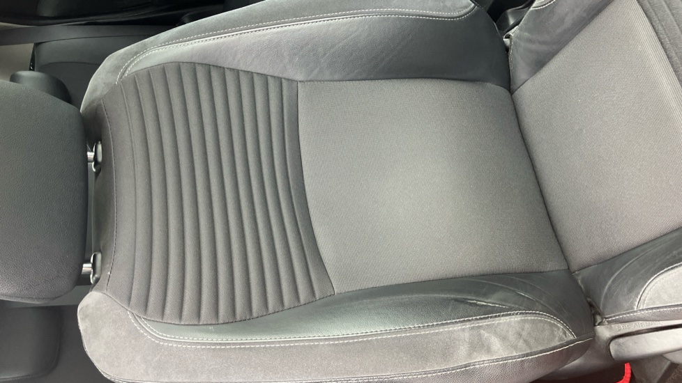 Toyota Yaris 1.5 Hybrid Excel TSS 5dr CVT Hybrid Hatchback - Image 14