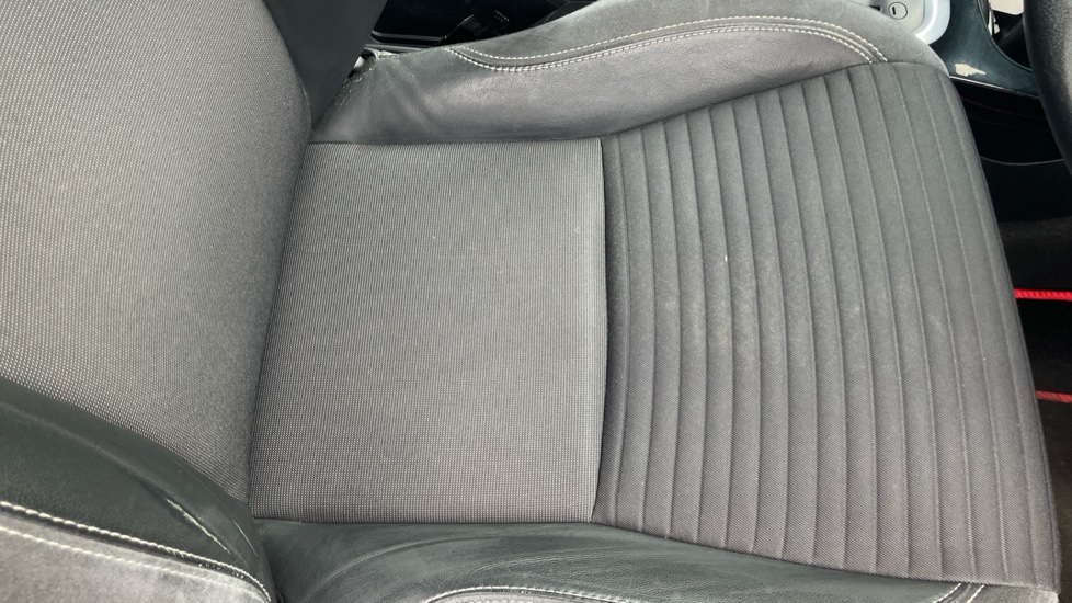 Toyota Yaris 1.5 Hybrid Excel TSS 5dr CVT Hybrid Hatchback - Image 17