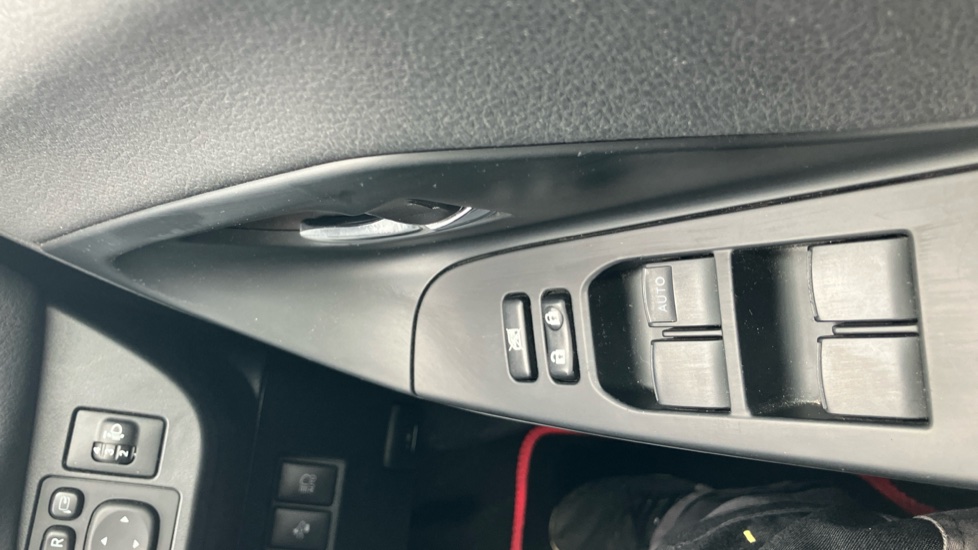 Toyota Yaris 1.5 Hybrid Excel TSS 5dr CVT Hybrid Hatchback - Image 30