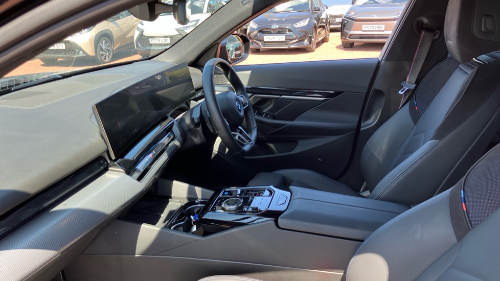 BMW i5 250kW eDrive40 M Sport Pro 84kWh 4dr Auto Electric Saloon - Image 5