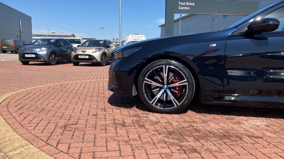 BMW i5 250kW eDrive40 M Sport Pro 84kWh 4dr Auto Electric Saloon - Image 25