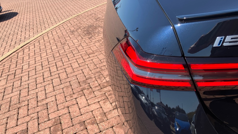 BMW i5 250kW eDrive40 M Sport Pro 84kWh 4dr Auto Electric Saloon - Image 37