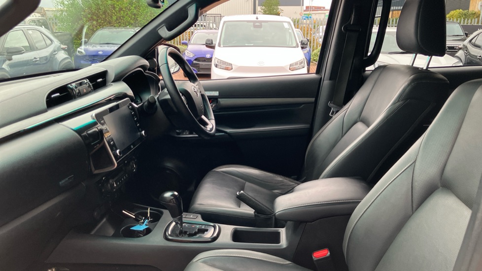 Toyota Hilux Diesel Invincible X D/Cab Pick Up 2.8 D-4D Auto - Image 5