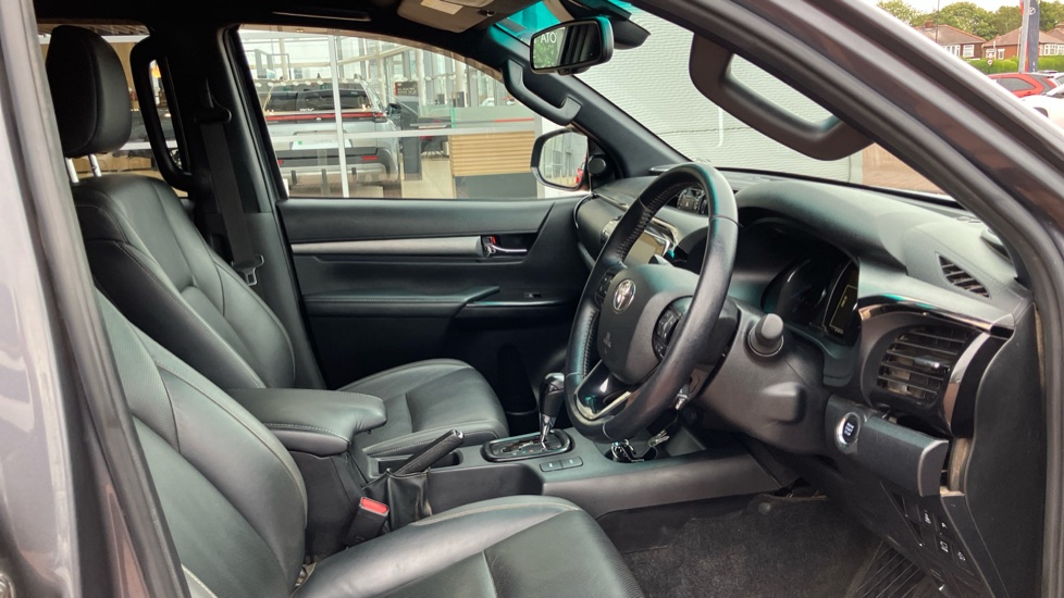 Toyota Hilux Diesel Invincible X D/Cab Pick Up 2.8 D-4D Auto - Image 12