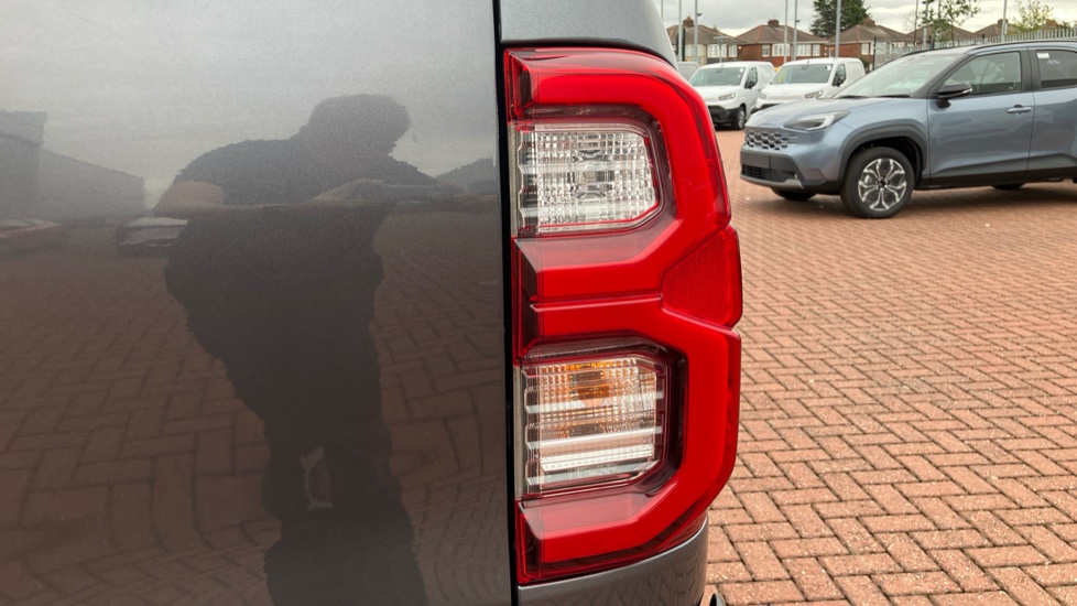 Toyota Hilux Diesel Invincible X D/Cab Pick Up 2.8 D-4D Auto - Image 21