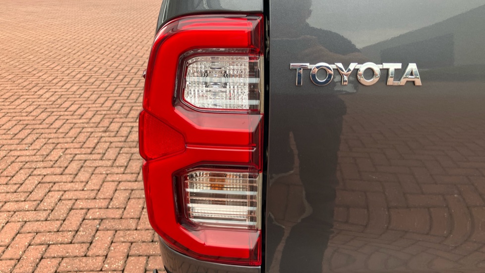 Toyota Hilux Diesel Invincible X D/Cab Pick Up 2.8 D-4D Auto - Image 32