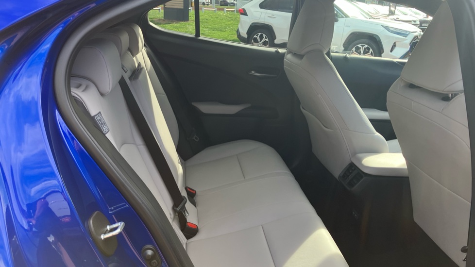 Lexus UX 250h 2.0 F-Sport Design 5dr CVT Hybrid Hatchback - Image 8