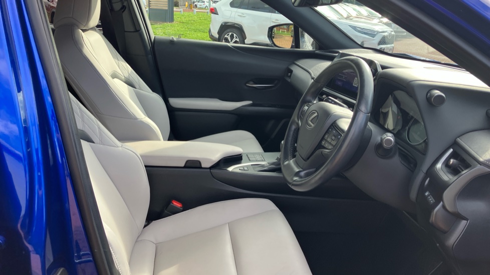 Lexus UX 250h 2.0 F-Sport Design 5dr CVT Hybrid Hatchback - Image 12
