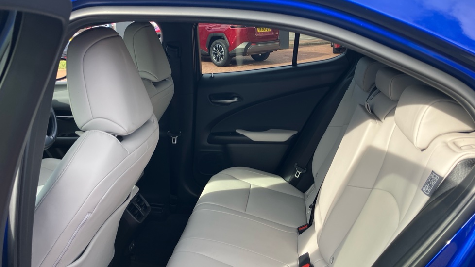 Lexus UX 250h 2.0 F-Sport Design 5dr CVT Hybrid Hatchback - Image 15