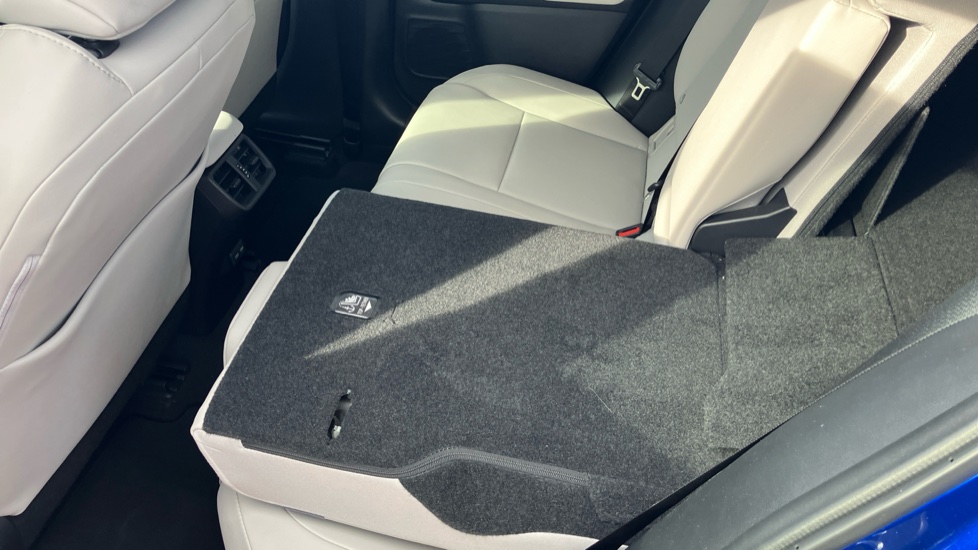 Lexus UX 250h 2.0 F-Sport Design 5dr CVT Hybrid Hatchback - Image 18