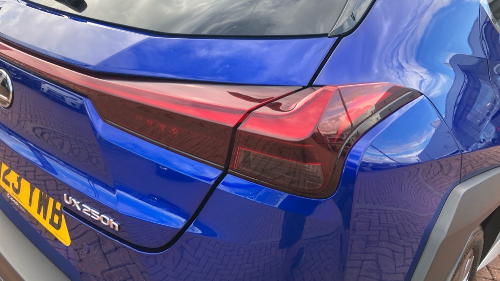 Lexus UX 250h 2.0 F-Sport Design 5dr CVT Hybrid Hatchback - Image 21