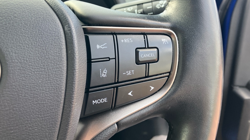 Lexus UX 250h 2.0 F-Sport Design 5dr CVT Hybrid Hatchback - Image 29