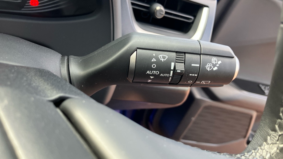 Lexus UX 250h 2.0 F-Sport Design 5dr CVT Hybrid Hatchback - Image 32