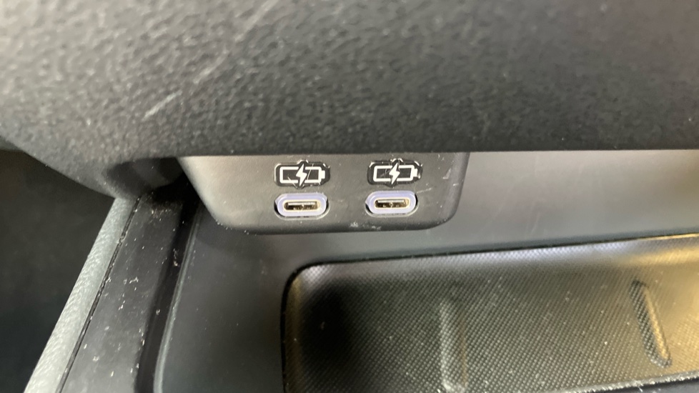 Lexus UX 250h 2.0 F-Sport Design 5dr CVT Hybrid Hatchback - Image 34