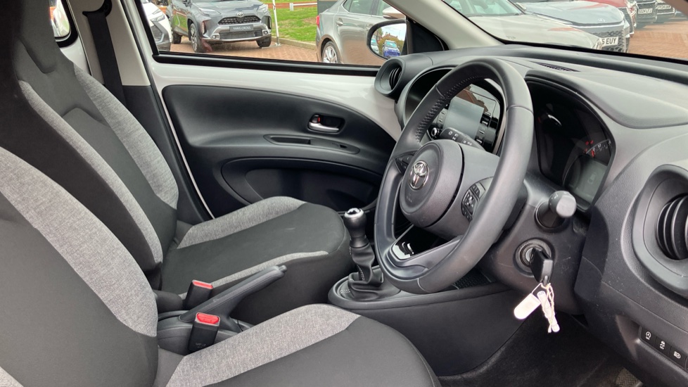 Toyota Aygo X 1.0 VVT-i Pure 5dr Petrol Hatchback - Image 5
