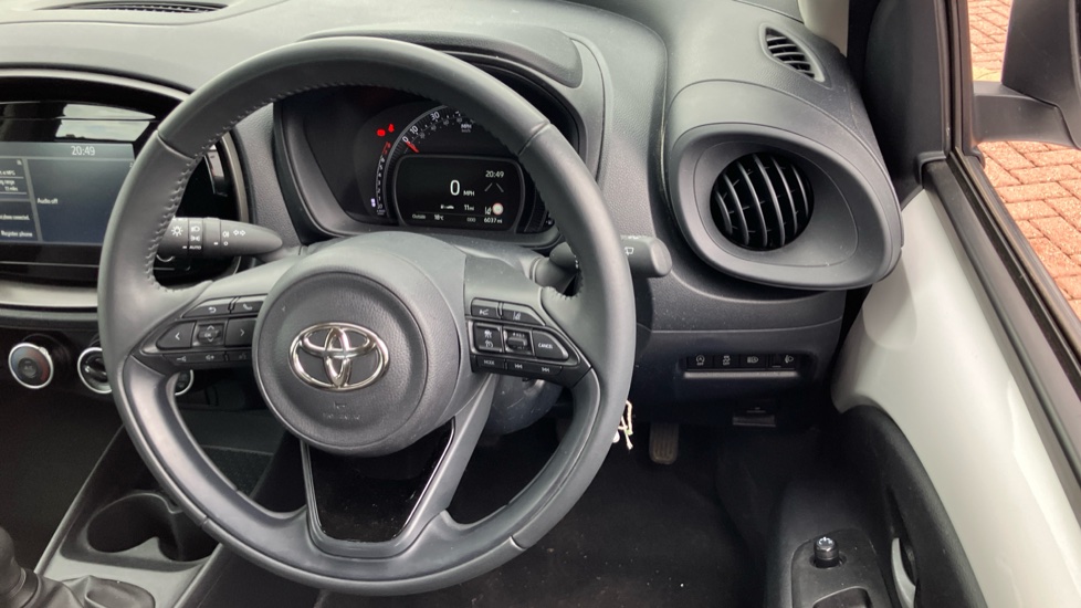 Toyota Aygo X 1.0 VVT-i Pure 5dr Petrol Hatchback - Image 10