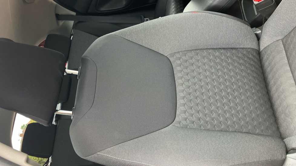 Toyota Yaris 1.5 Hybrid Design 5dr CVT Hybrid Hatchback - Image 14