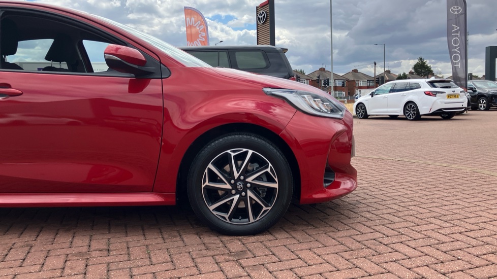 Toyota Yaris 1.5 Hybrid Design 5dr CVT Hybrid Hatchback - Image 25