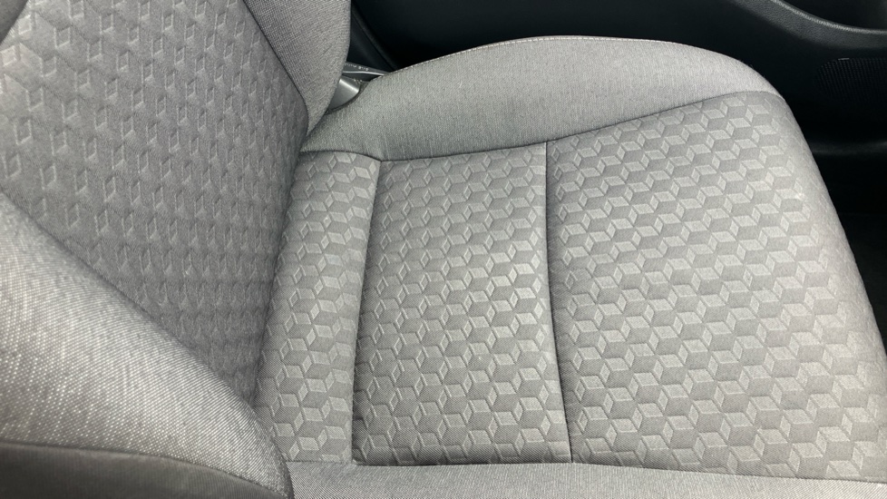 Toyota Yaris 1.5 Hybrid Design 5dr CVT Hybrid Hatchback - Image 27