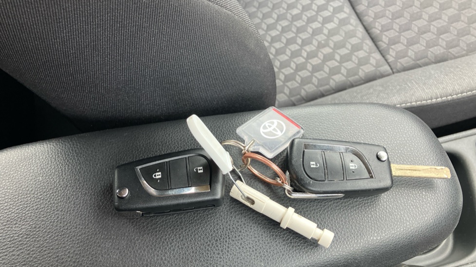Toyota Yaris 1.5 Hybrid Design 5dr CVT Hybrid Hatchback - Image 28