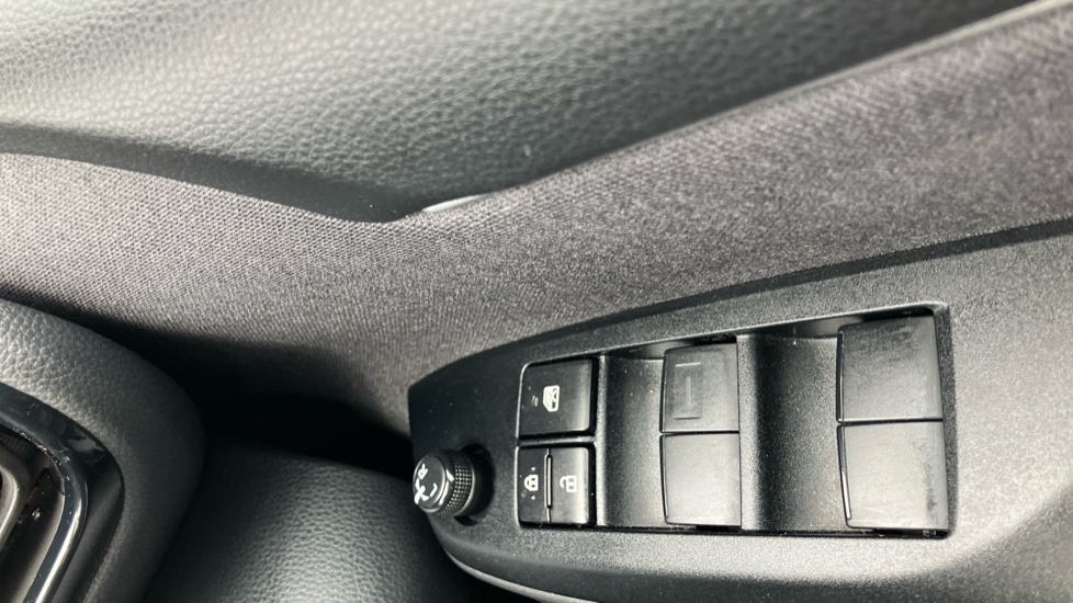Toyota Yaris 1.5 Hybrid Design 5dr CVT Hybrid Hatchback - Image 30