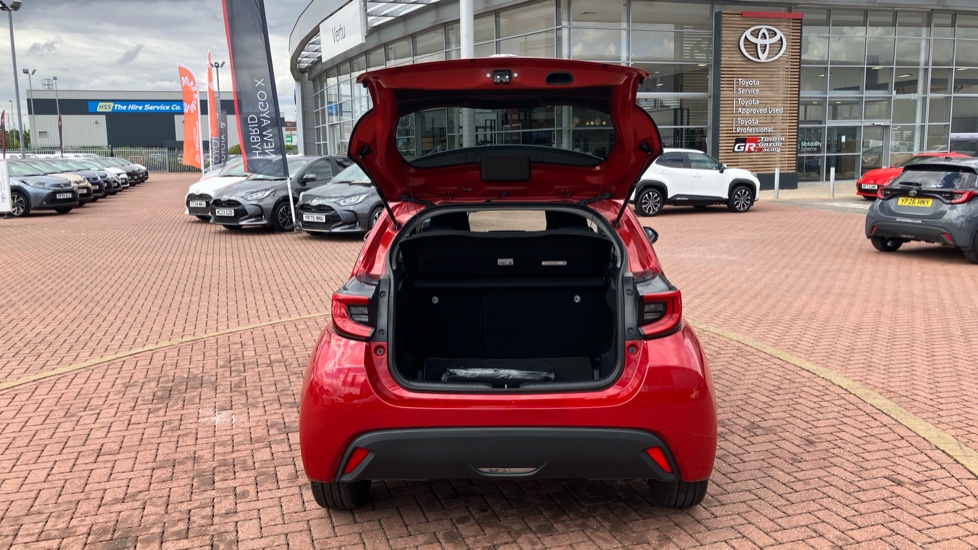 Toyota Yaris 1.5 Hybrid Design 5dr CVT Hybrid Hatchback - Image 51