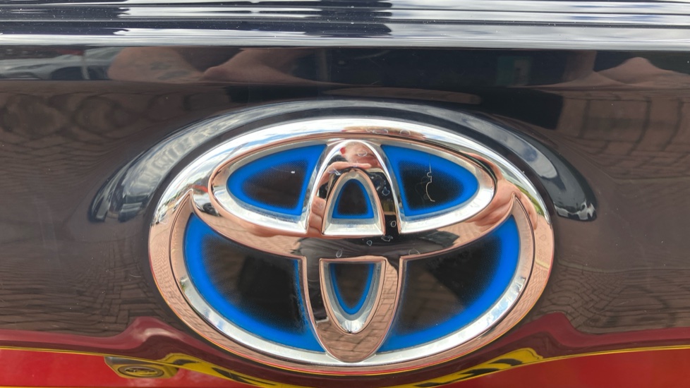 Toyota Yaris 1.5 Hybrid Design 5dr CVT Hybrid Hatchback - Image 54