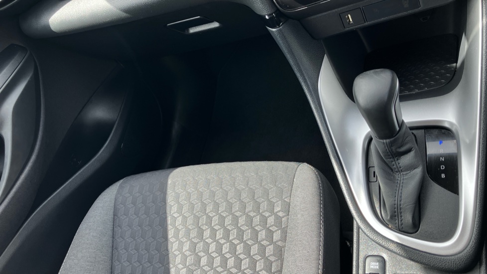 Toyota Yaris 1.5 Hybrid Design 5dr CVT Hybrid Hatchback - Image 58