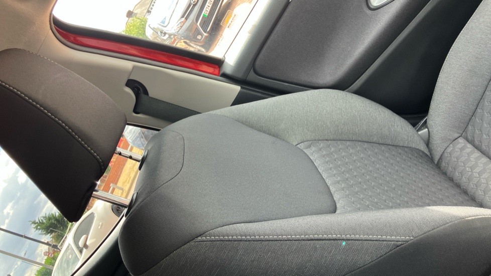 Toyota Yaris 1.5 Hybrid Design 5dr CVT Hybrid Hatchback - Image 59