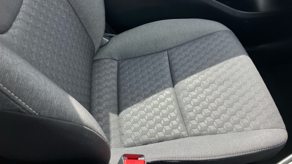 Toyota Yaris 1.5 Hybrid Design 5dr CVT Hybrid Hatchback - Image 60