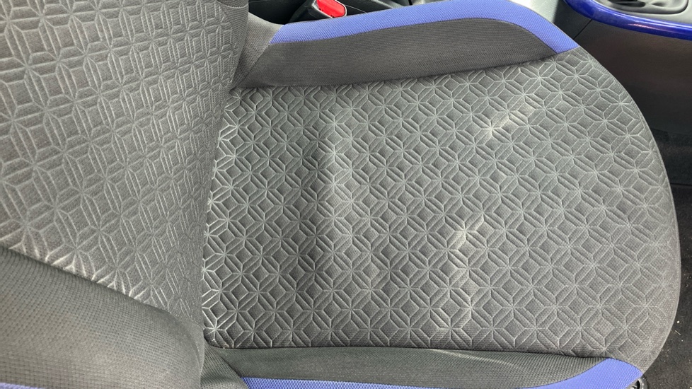 Toyota Aygo X 1.0 VVT-i Edge 5dr Petrol Hatchback - Image 17