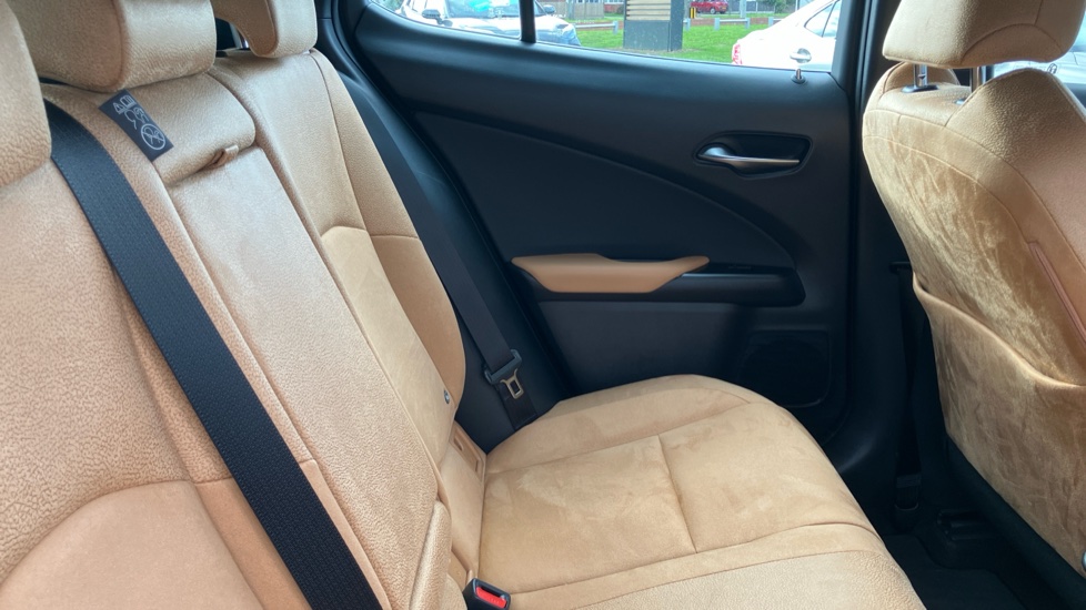 Lexus UX 300h 2.0 Premium 5dr CVT Hybrid Hatchback - Image 8