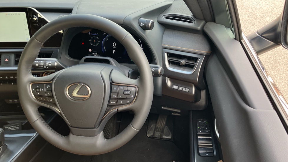 Lexus UX 300h 2.0 Premium 5dr CVT Hybrid Hatchback - Image 10
