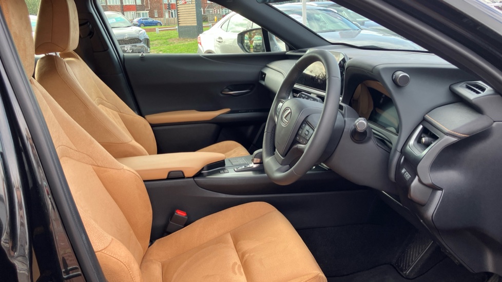 Lexus UX 300h 2.0 Premium 5dr CVT Hybrid Hatchback - Image 12