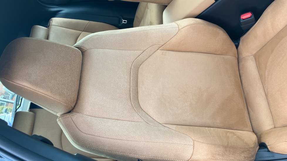 Lexus UX 300h 2.0 Premium 5dr CVT Hybrid Hatchback - Image 14