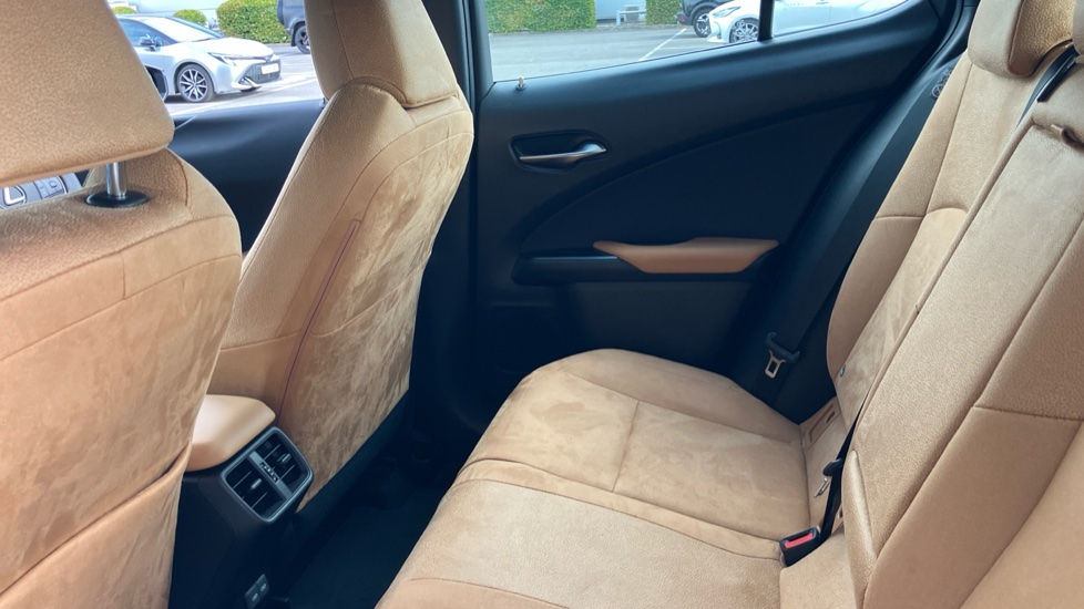 Lexus UX 300h 2.0 Premium 5dr CVT Hybrid Hatchback - Image 15
