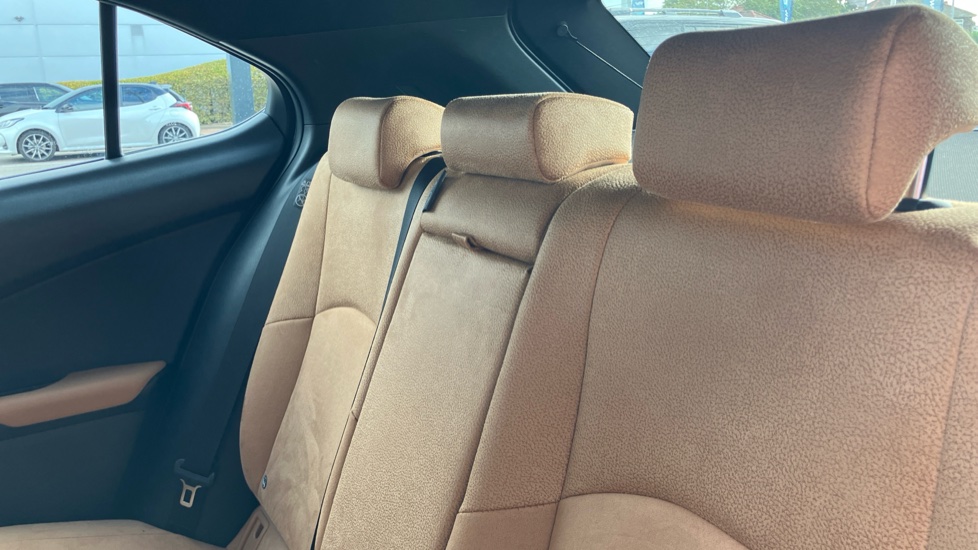 Lexus UX 300h 2.0 Premium 5dr CVT Hybrid Hatchback - Image 18