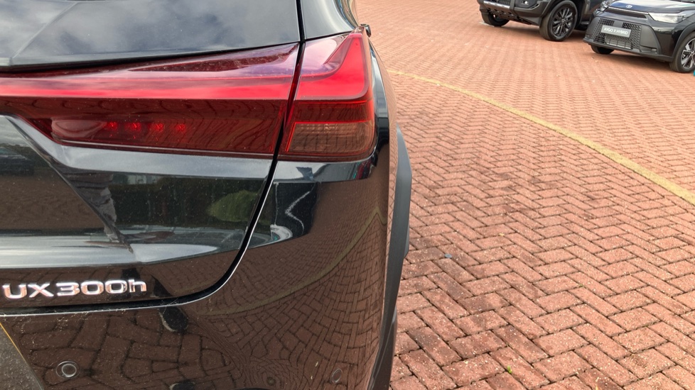 Lexus UX 300h 2.0 Premium 5dr CVT Hybrid Hatchback - Image 21