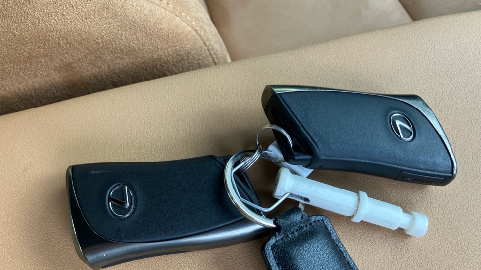 Lexus UX 300h 2.0 Premium 5dr CVT Hybrid Hatchback - Image 28