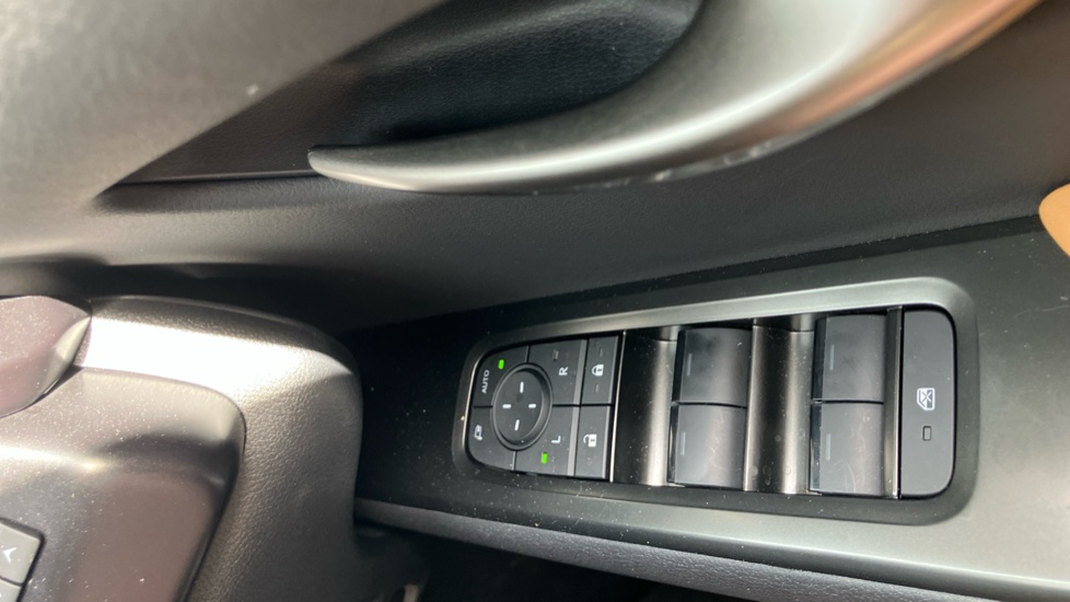 Lexus UX 300h 2.0 Premium 5dr CVT Hybrid Hatchback - Image 30