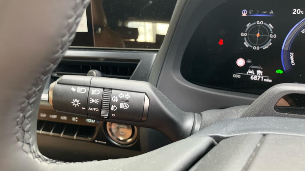 Lexus UX 300h 2.0 Premium 5dr CVT Hybrid Hatchback - Image 31