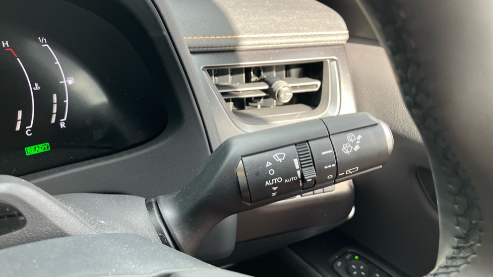 Lexus UX 300h 2.0 Premium 5dr CVT Hybrid Hatchback - Image 32